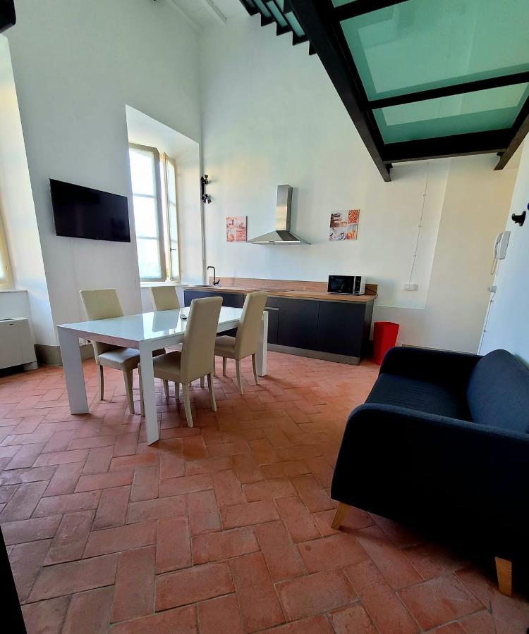 La Villa Apartments - Convenient For Sardinia And Corsica - 4 Beds - Private Parking Included With Camera 리보르노 외부 사진