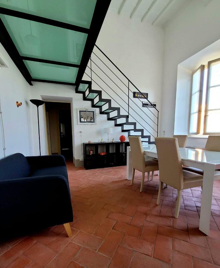 La Villa Apartments - Convenient For Sardinia And Corsica - 4 Beds - Private Parking Included With Camera 리보르노 외부 사진