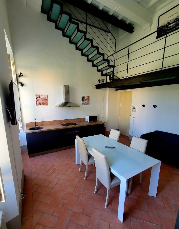 La Villa Apartments - Convenient For Sardinia And Corsica - 4 Beds - Private Parking Included With Camera 리보르노 외부 사진