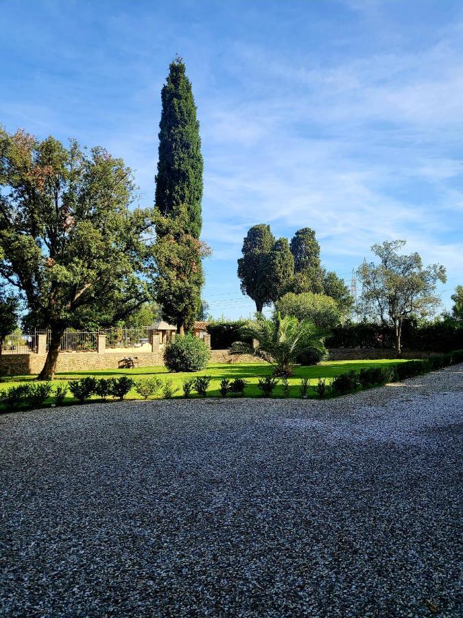 La Villa Apartments - Convenient For Sardinia And Corsica - 4 Beds - Private Parking Included With Camera 리보르노 외부 사진