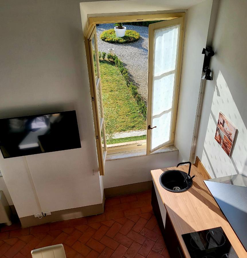 La Villa Apartments - Convenient For Sardinia And Corsica - 4 Beds - Private Parking Included With Camera 리보르노 외부 사진