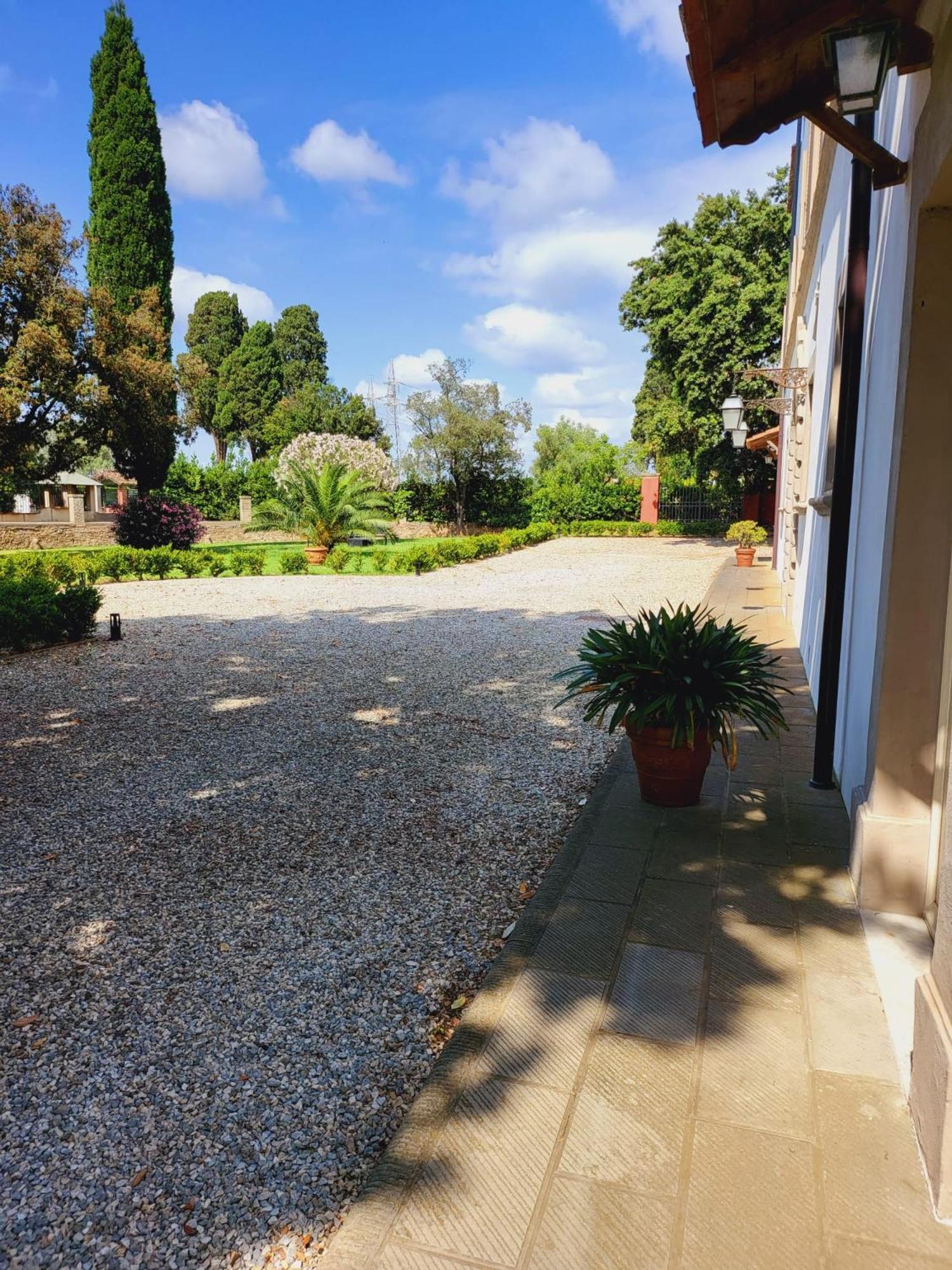 La Villa Apartments - Convenient For Sardinia And Corsica - 4 Beds - Private Parking Included With Camera 리보르노 외부 사진