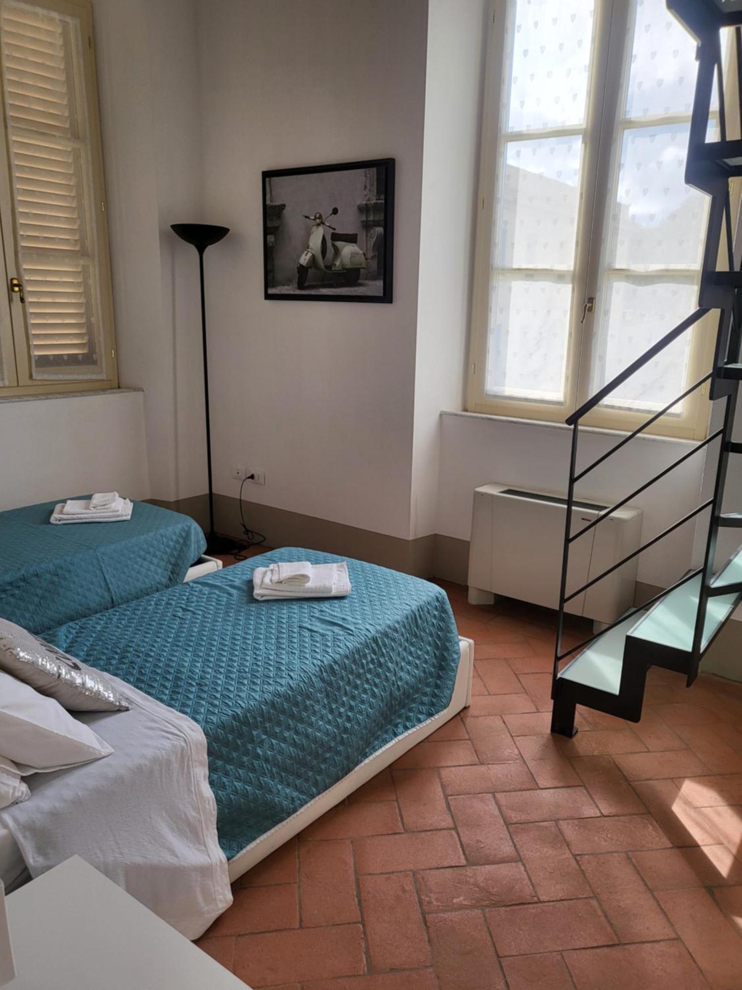 La Villa Apartments - Convenient For Sardinia And Corsica - 4 Beds - Private Parking Included With Camera 리보르노 외부 사진