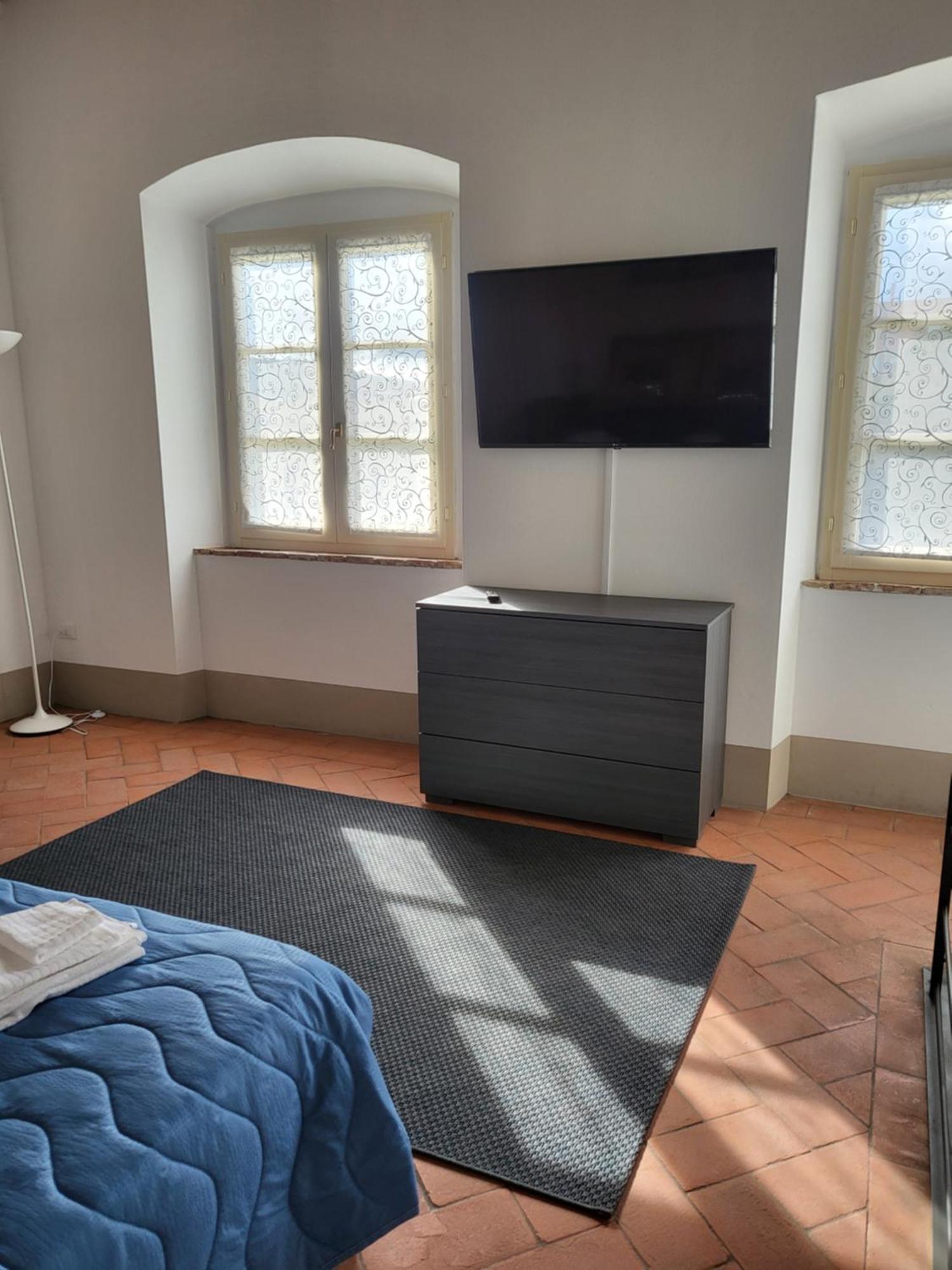 La Villa Apartments - Convenient For Sardinia And Corsica - 4 Beds - Private Parking Included With Camera 리보르노 외부 사진